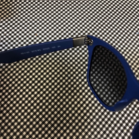 Ray-Ban blue wayfarer liteforce sunglasses - Picture 4 of 5